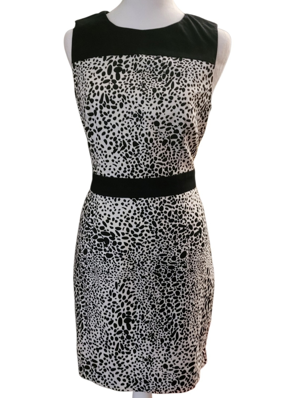Suzy Shier Black and White Printed Sheath Dress